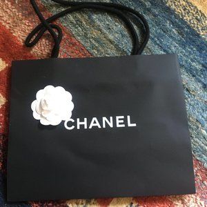 Med black Chanel paper shopping bag 2 camellias